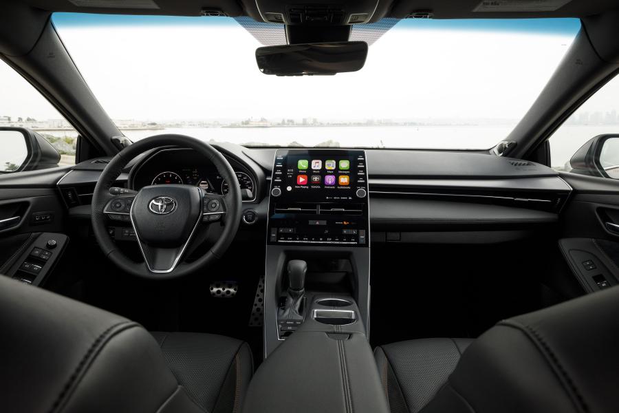 Торпедо Toyota Avalon Touring 2018 года  (фото 32 из 41)